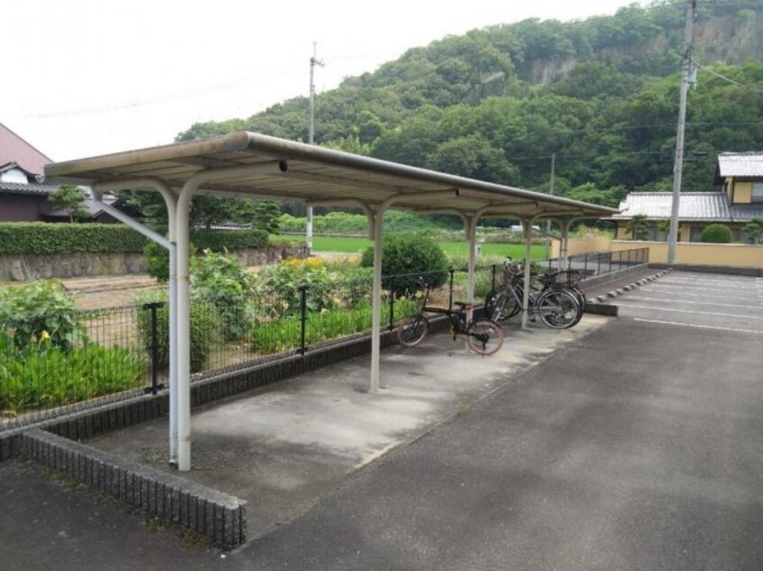  レオパレス由良