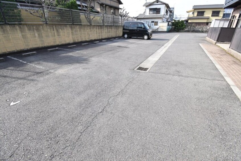  パインズコート新居　E棟