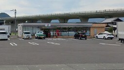 セブンイレブン 高松中間町店(コンビニ)まで775m セジュールグランモア