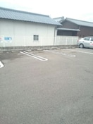 駐車場があるので、車を買う予定の方も安心です トラスト・コート