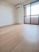 こちらの居間で趣味の時間をお楽しみください プロヴァンス吉岡