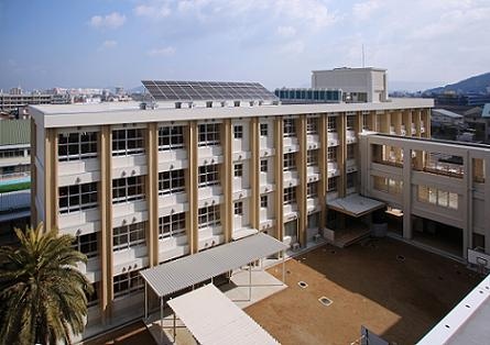 高松市立勝賀中学校(中学校/中等教育学校)まで1696m レジデンス一本松 A棟