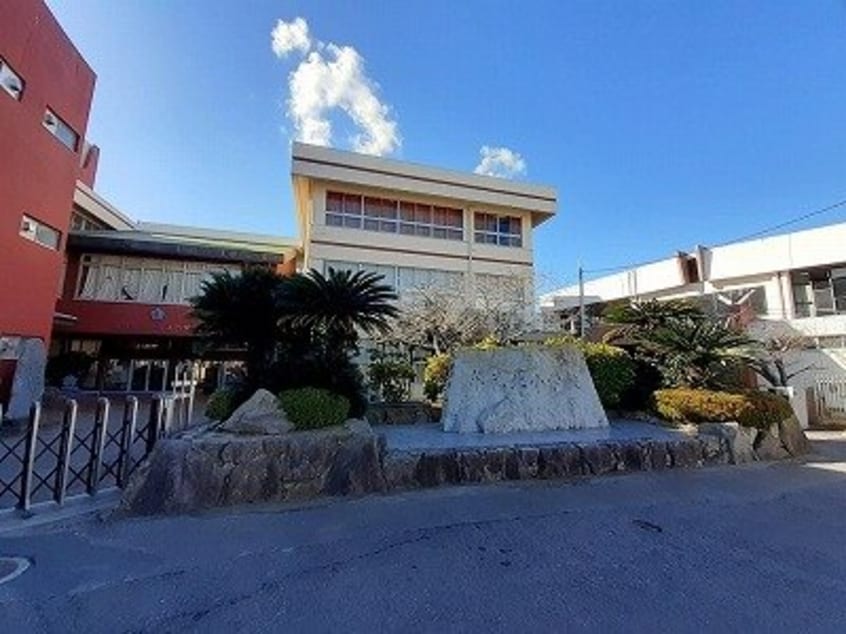 牟礼北小学校まで550m ファイン　ヒルズＭ　Ｃ