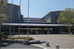 県立図書館さんまで2400m