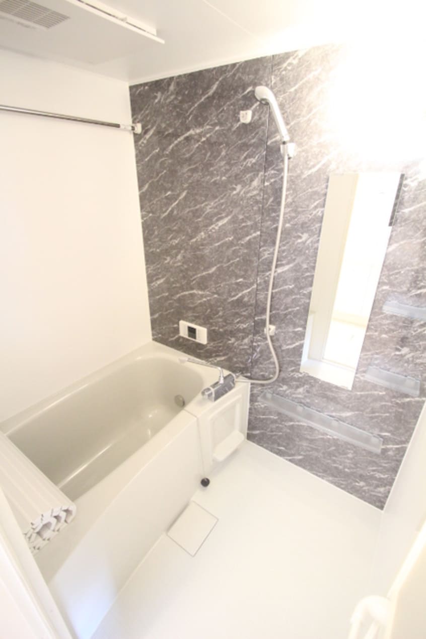  アヴァンサール　優