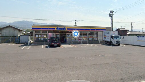 ミニストップ 寒川石田東店(コンビニ)まで1778m VIVACE B棟