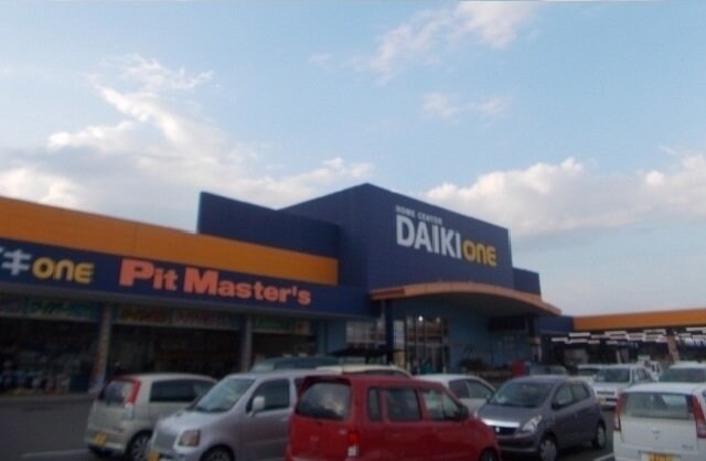 ダイキさんまで900m サニーフォレスタＢ