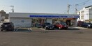 ローソン 高松木太町7区店(コンビニ)まで496m ドムスヒルズ D館