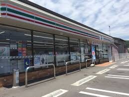 セブンイレブン 高松鬼無町店(コンビニ)まで577m ロイヤル泉