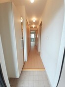 ゆったりとした玄関です アメニティーハイツ川島ⅢＡ