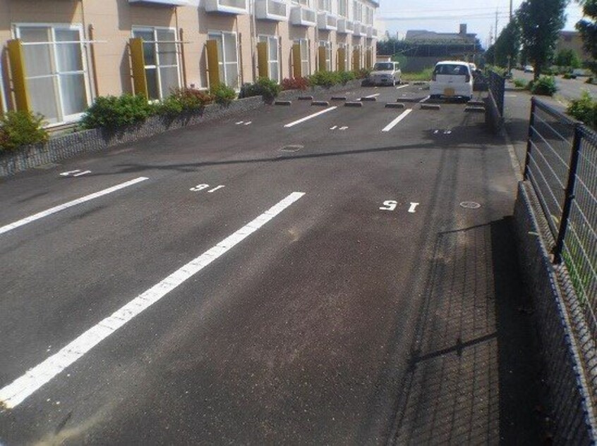  レオパレスニュー屋島