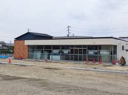 セブンイレブン 高松新田町店(コンビニ)まで606m リリックガーデンB棟