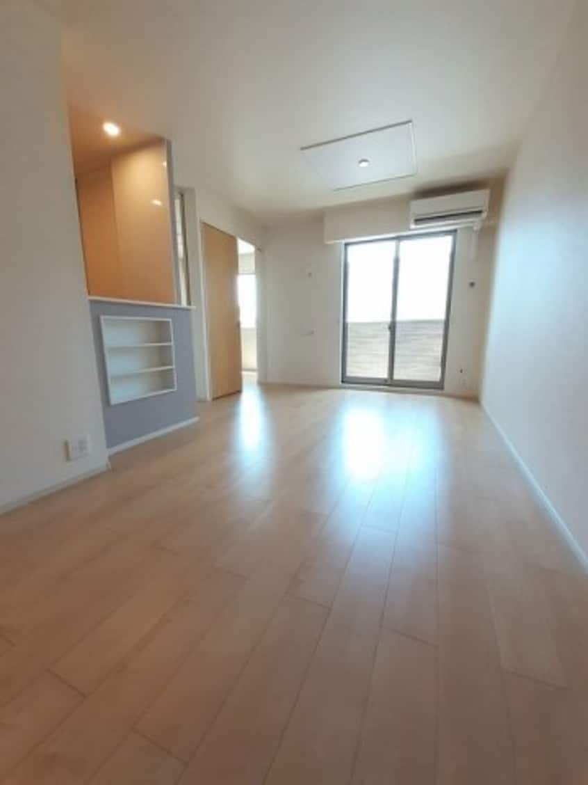 ゆったりとした居間です メゾンリヴィエールＦ