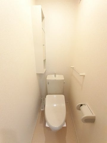 シンプルで使いやすいトイレです メゾンリヴィエールＦ