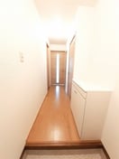 シンプルで使いやすい玄関です メゾンジャルダン黒嶋Ａ