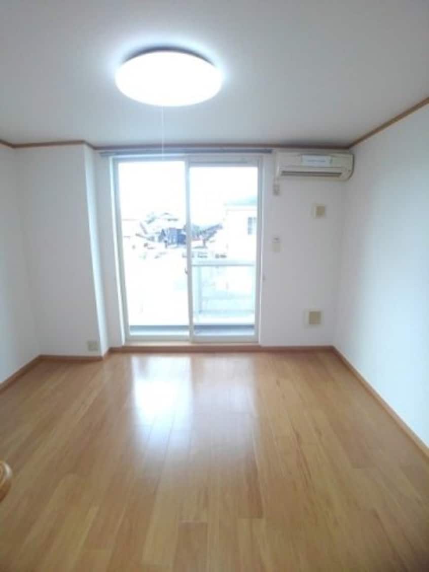 こちらの居間で趣味の時間をお楽しみください セレーノＢ