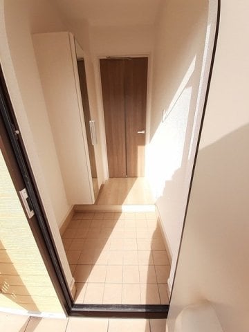 毎日通る玄関はこちらです ビィ・フラットＡ