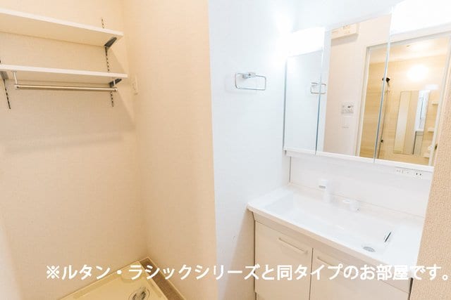 コンパクトで使いやすい洗面所 ヴィラ