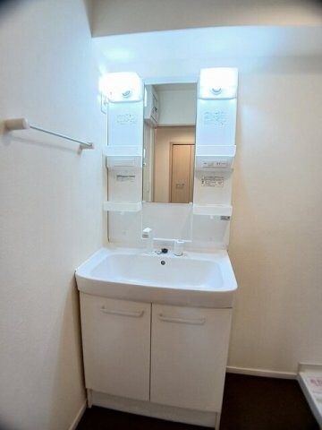 スペースが確保できる洗面所です ラヴィエール