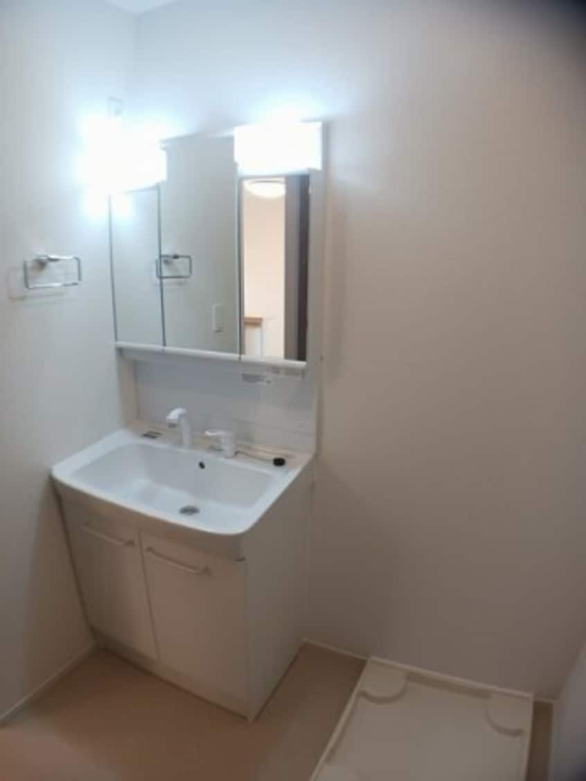 ゆったりとスペースのある洗面所 メゾン・ミクニⅠ　Ａ