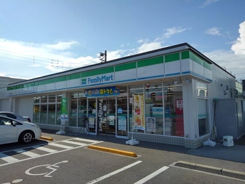ファミリーマート坂出昭和町店まで750m レジディアＮ