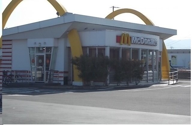 マクドナルドさんまで1800m グランデ　カーサＡ