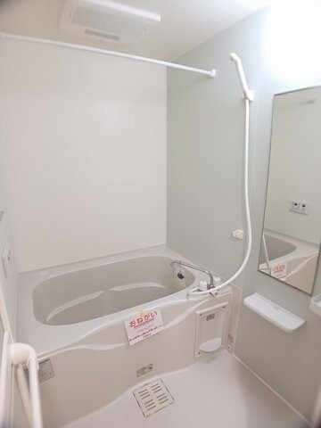 落ち着いた空間のお風呂です ルーベル　塩屋　Ｃ