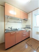 コンパクトなキッチンで掃除もラクラク ミルキーウェイ土器　Ｂ