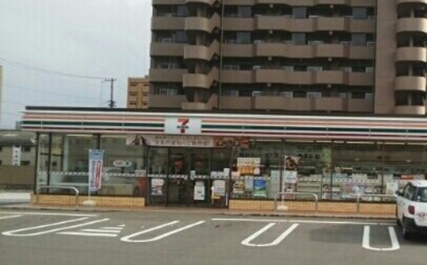 セブンイレブン様まで300m ポート　レーゼ木太Ｂ