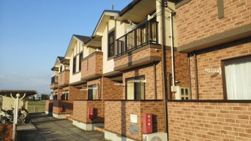 落ち着いた雰囲気の外観です セナ　アイランド　Ｂ