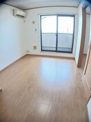 こちらのリビングで趣味の時間をお楽しみください セナ　アイランド　Ｂ