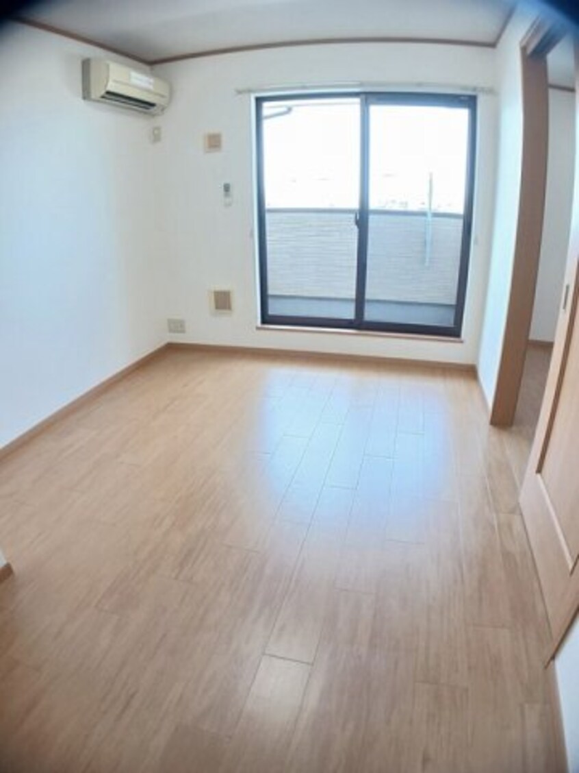 こちらのリビングで趣味の時間をお楽しみください セナ　アイランド　Ｂ