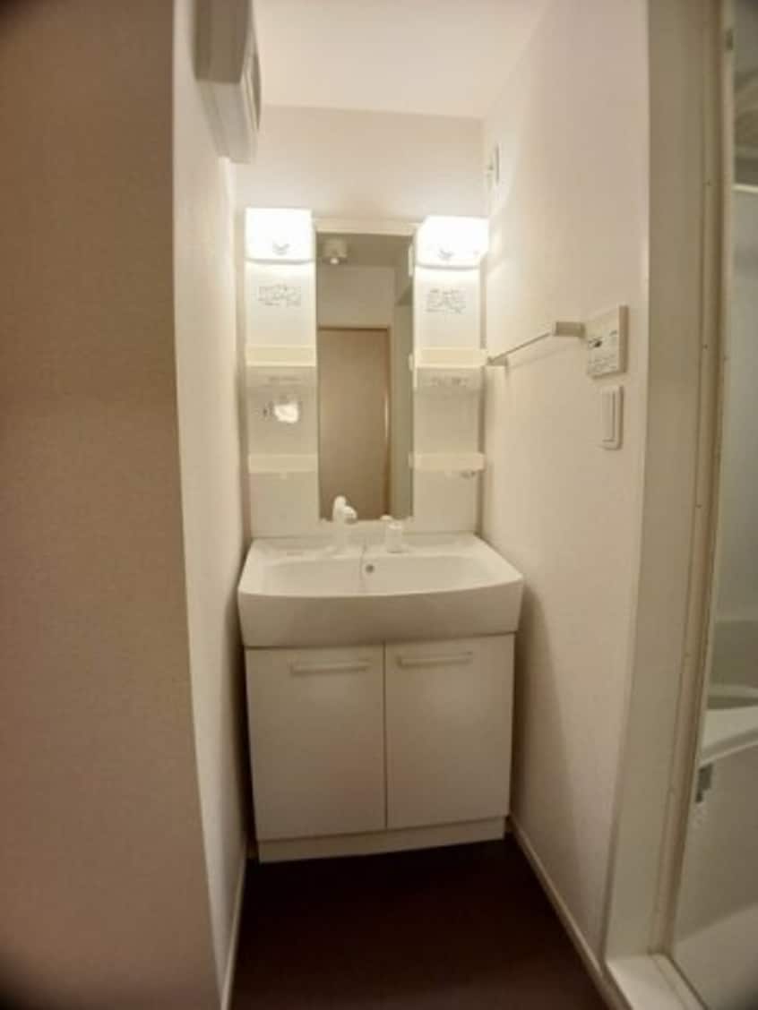 明るい洗面所です リジエール　タンドルＡ