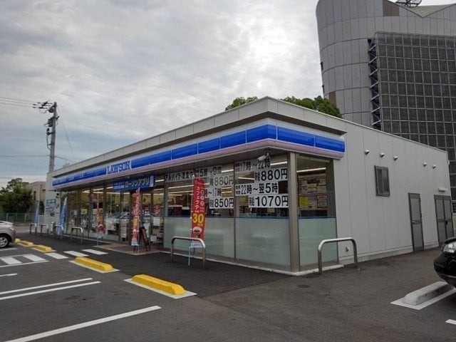 ローソン丸亀土器町東八丁目店まで850m シェーンベルク土器Ｂ