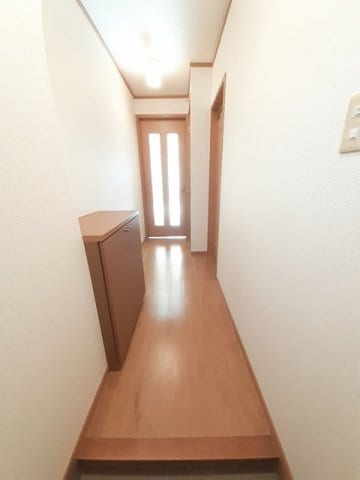 収納もある玄関です セレーノＢ