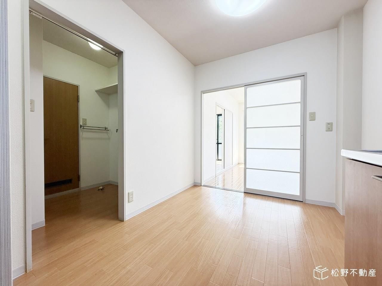  ロイヤルガーデン紙町