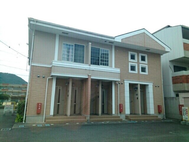 落ち着いた雰囲気の外観です シャン・ミリュー　ⅠＡ