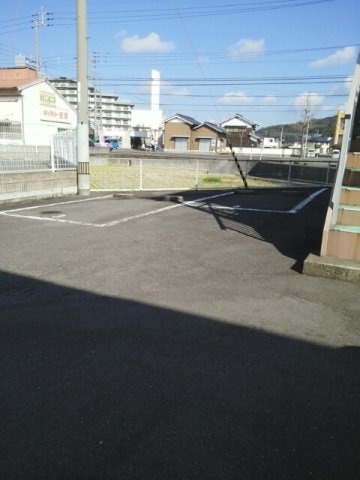 駐車場があるので、車を買う予定の方も安心です エルディム磯野