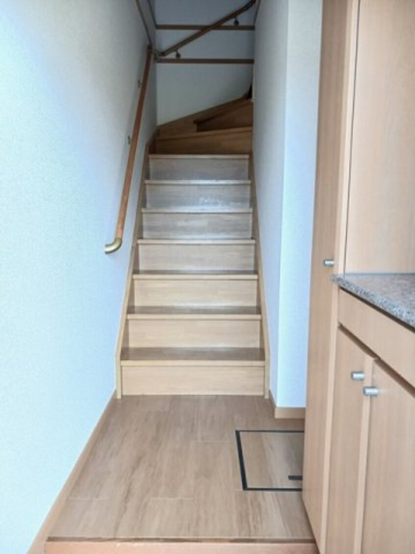 収納もある玄関です セナ　アイランド　Ａ