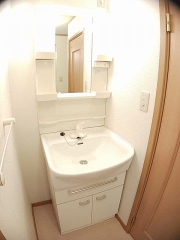 明るい洗面所です セナ　アイランド　Ａ