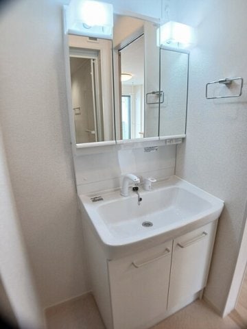 コンパクトで使いやすい洗面所 ラ・フォレスタⅠ