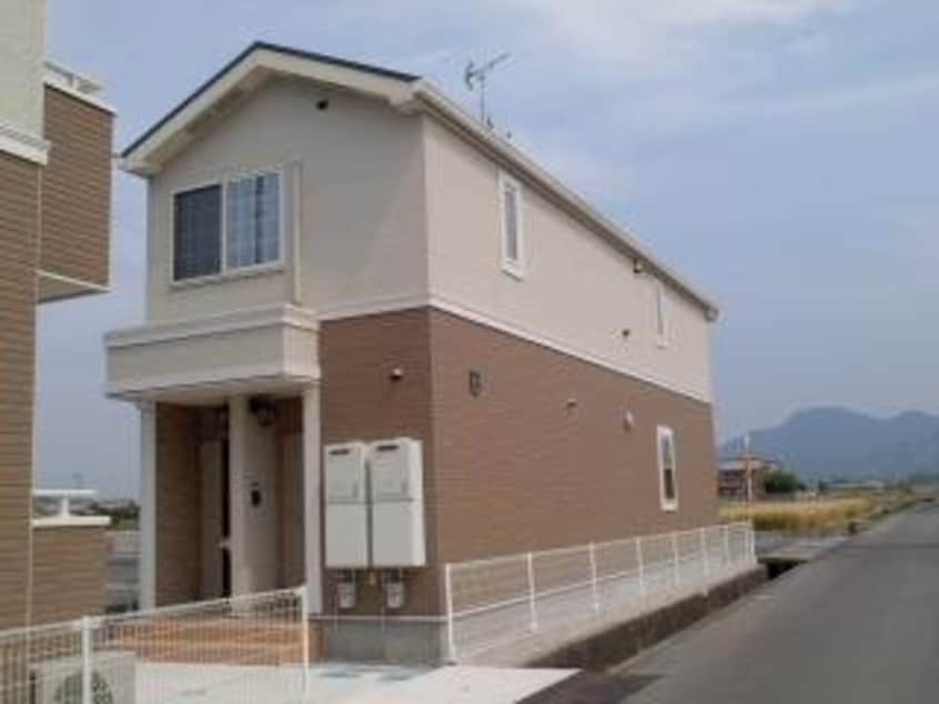 落ち着いた雰囲気の外観です リジエール　タンドルＢ