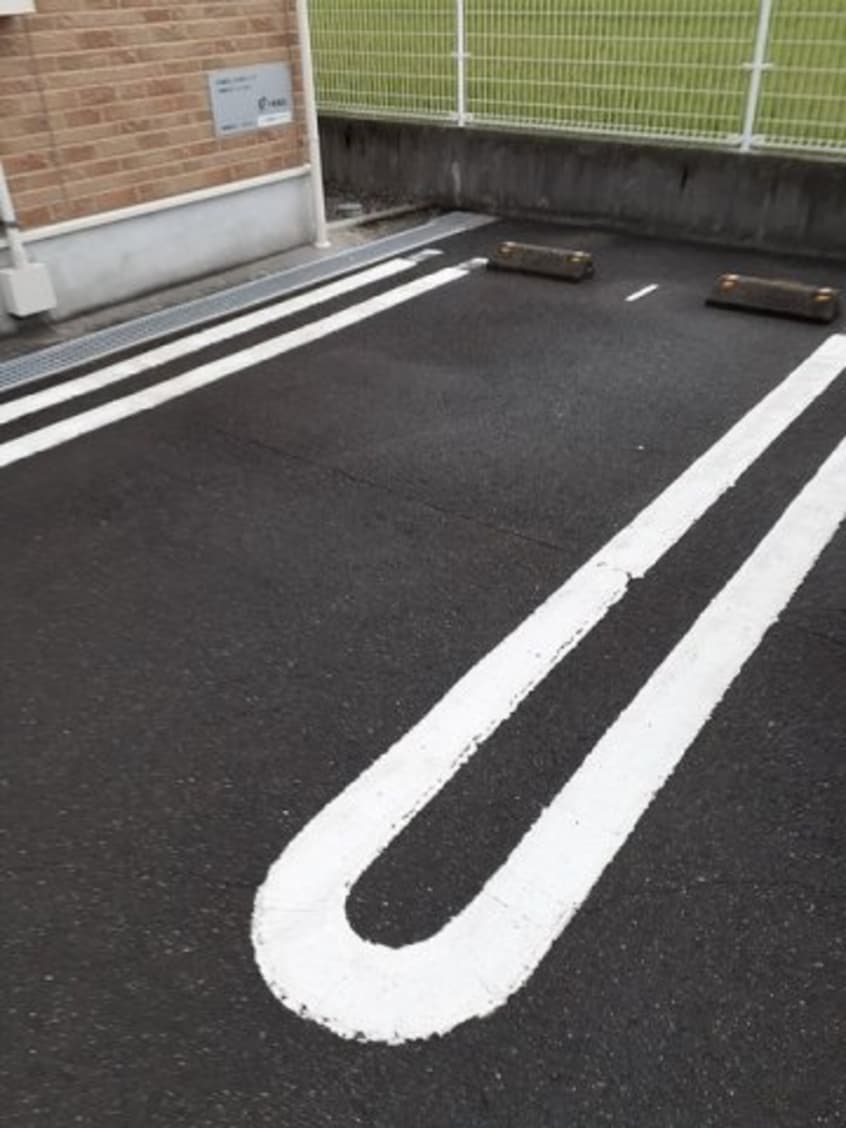 車をお持ちの方に嬉しい駐車場付きの物件です カサデルソレアード