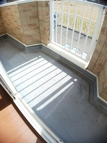 暖かな日差しのふりそそぐバルコニー カサデルソレアード