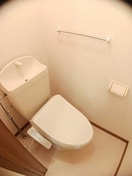 ゆったりとした空間のトイレです メゾン・サンパティーク