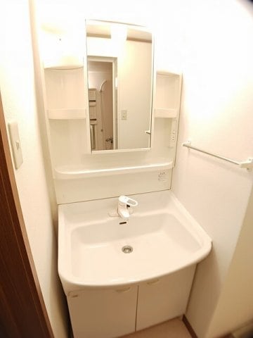 忙しい朝には欠かせない洗面所です シャン・ミリュー　ⅠＢ