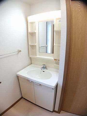 スペースが確保できる洗面所です ヌーベル・シャトウ　Ａ