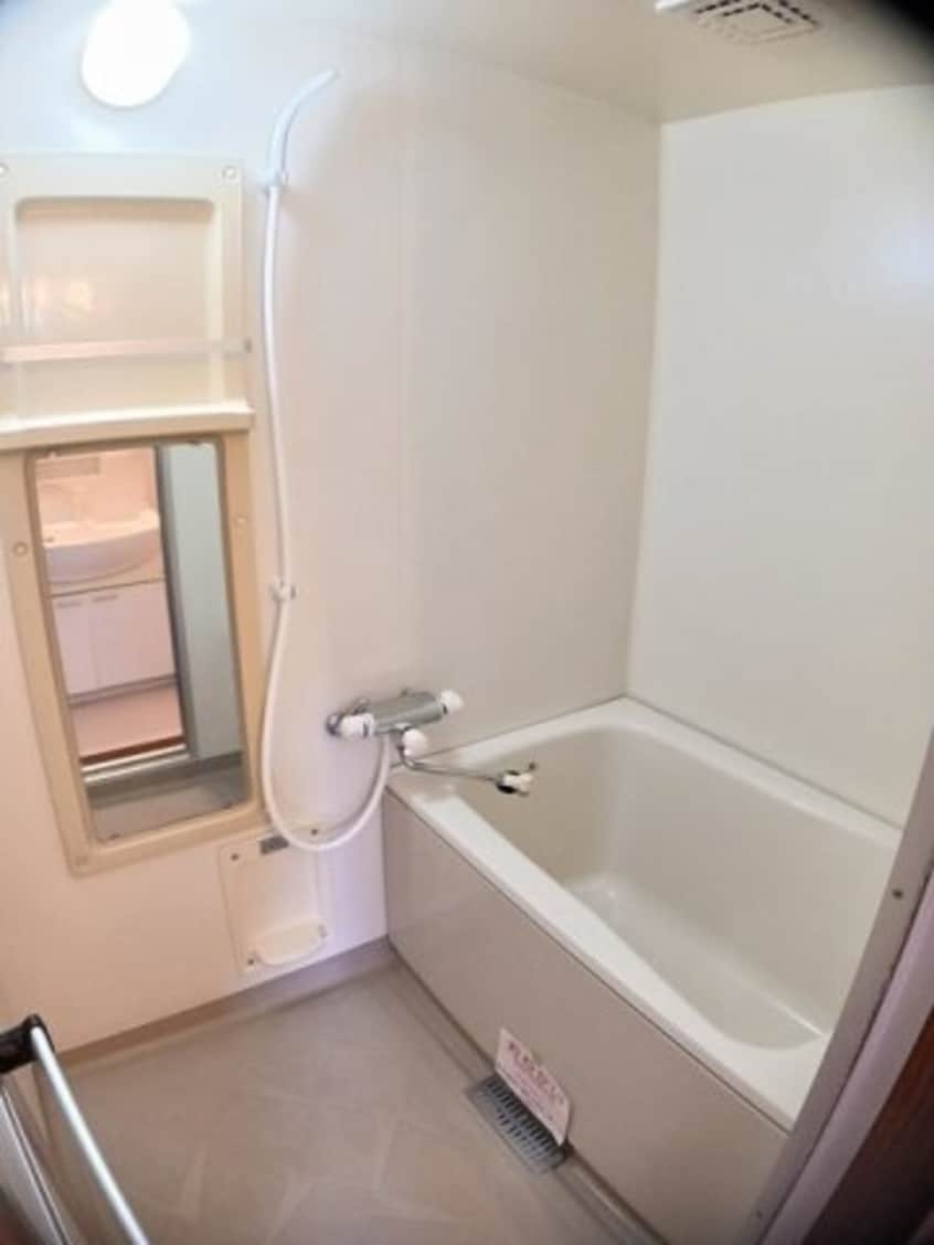 落ち着いた空間のお風呂です ハーモニーハイツ横井