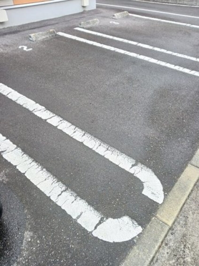 車をお持ちの方に嬉しい駐車場付きの物件です ハーヴェスト袖村　Ｃ