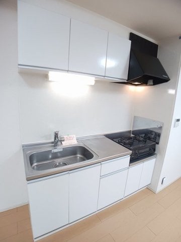 コンパクトなキッチンで掃除もラクラク ハーヴェスト袖村　Ｃ